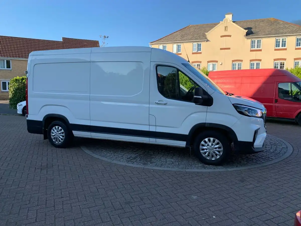 2022-maxus-e-deliver-9-e-lh-515kwh-big-6