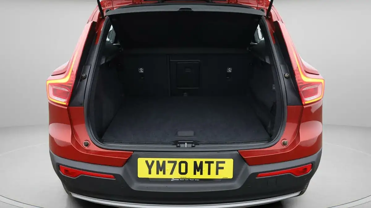 2020-volvo-xc40-20td-d3-momentum-geartronic-big-16