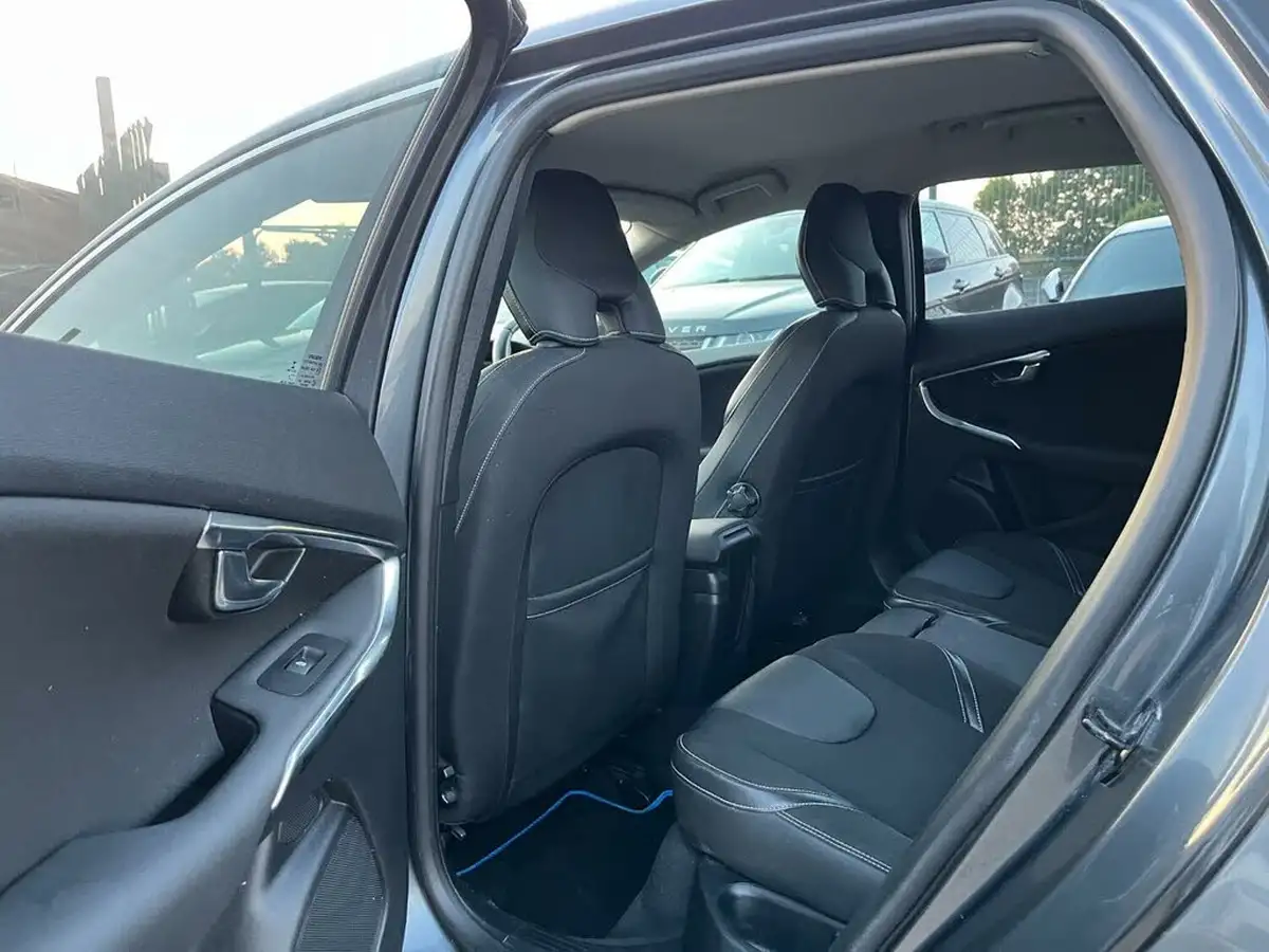 2013-volvo-v40-16td-d2-se-ss-big-25