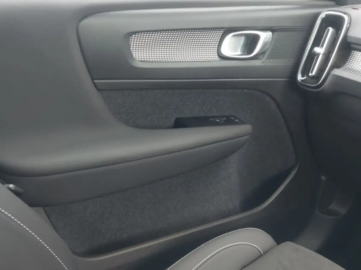 2022-volvo-xc40-e-recharge-plus-228bhp-big-10