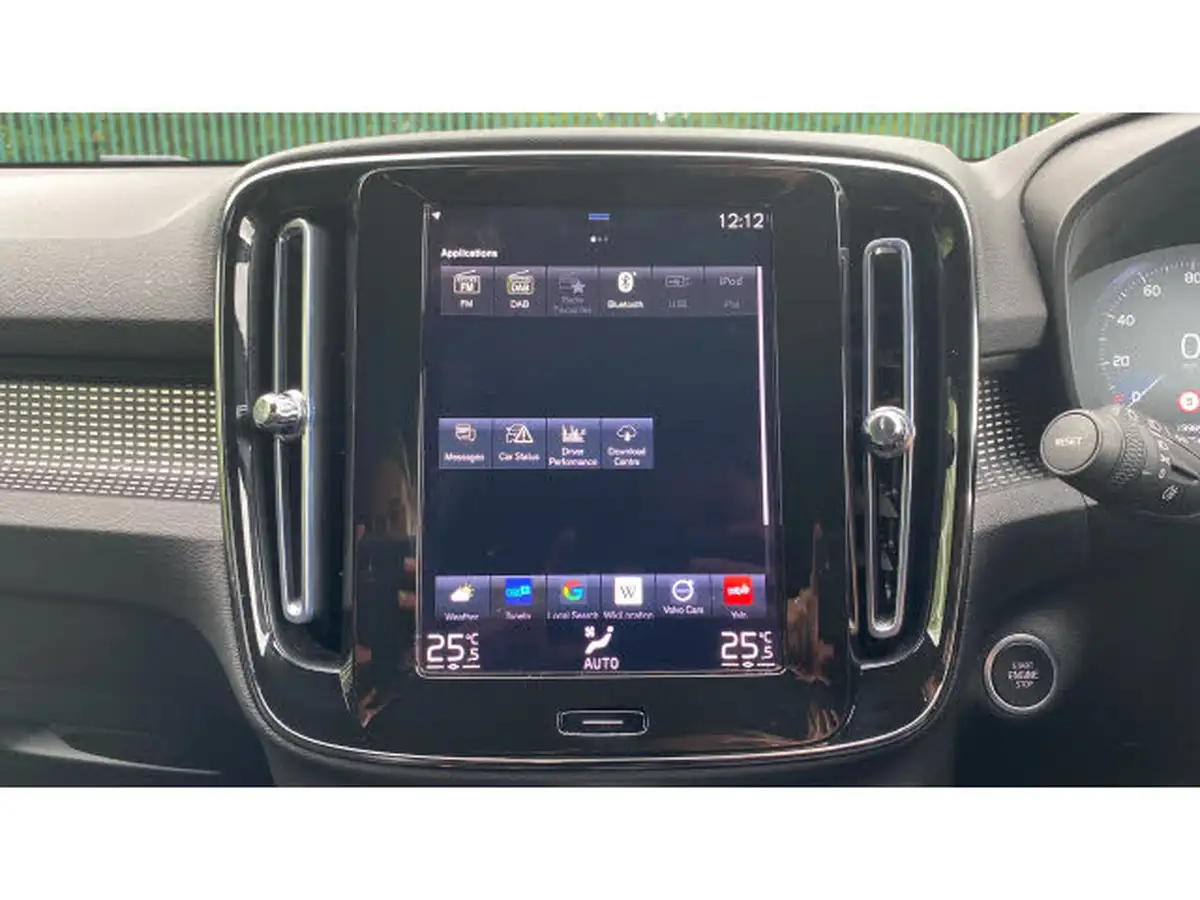 2022-volvo-xc40-15-t4-r-design-big-26