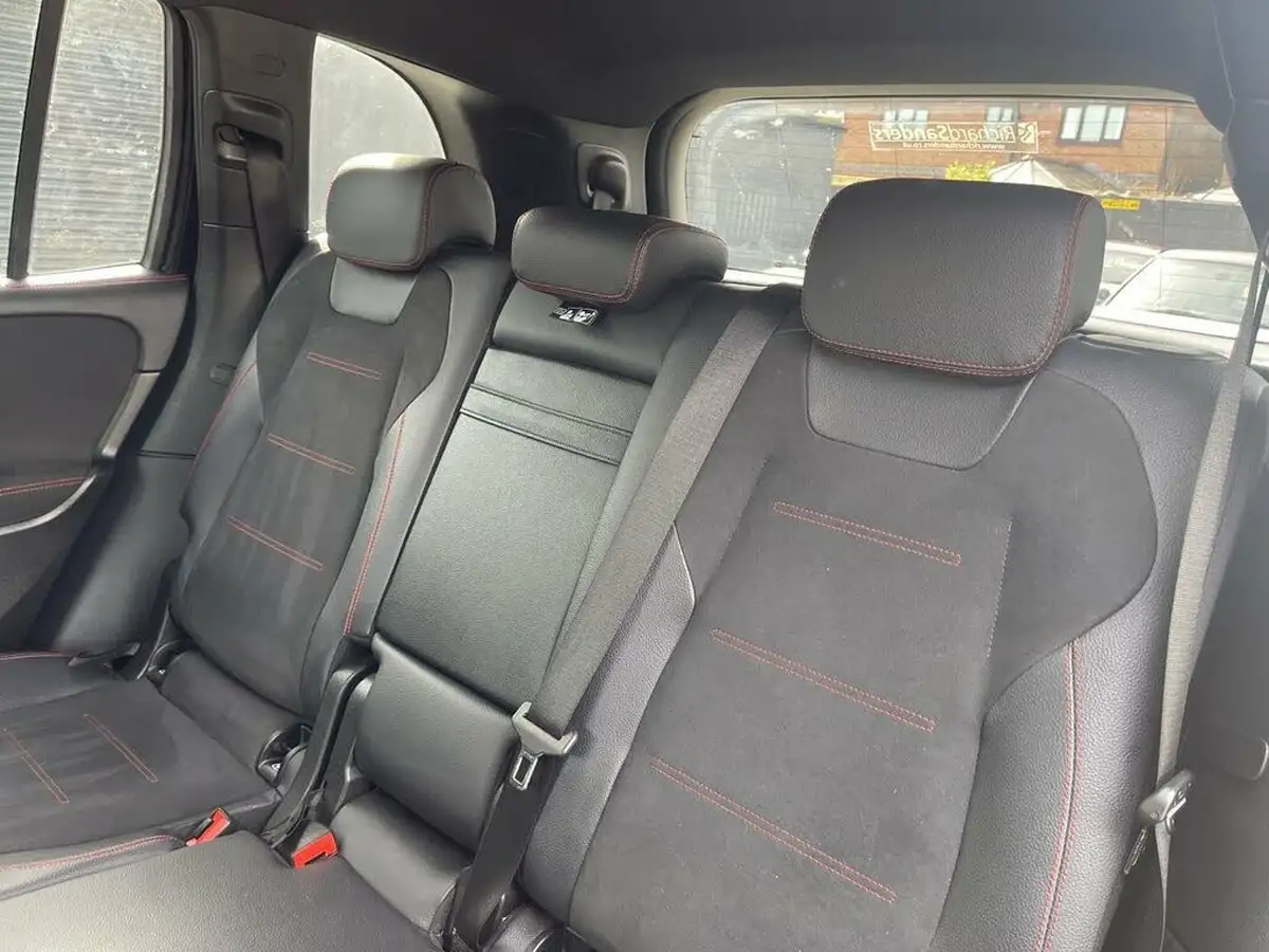 2020-mercedes-benz-glb-class-20d-glb220d-amg-line-premium-5-big-13