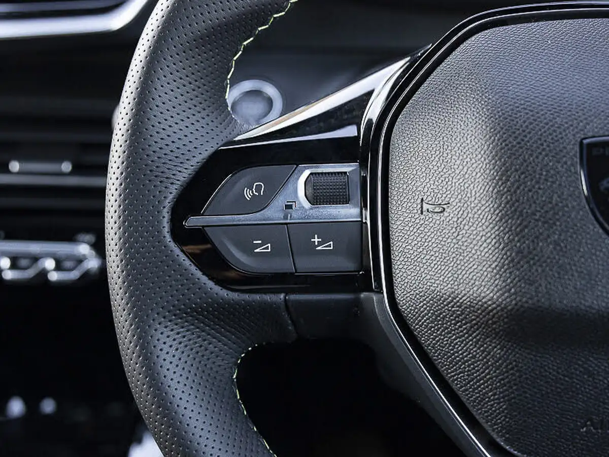 2024-peugeot-208-12-puretech-gt-100ps-big-11