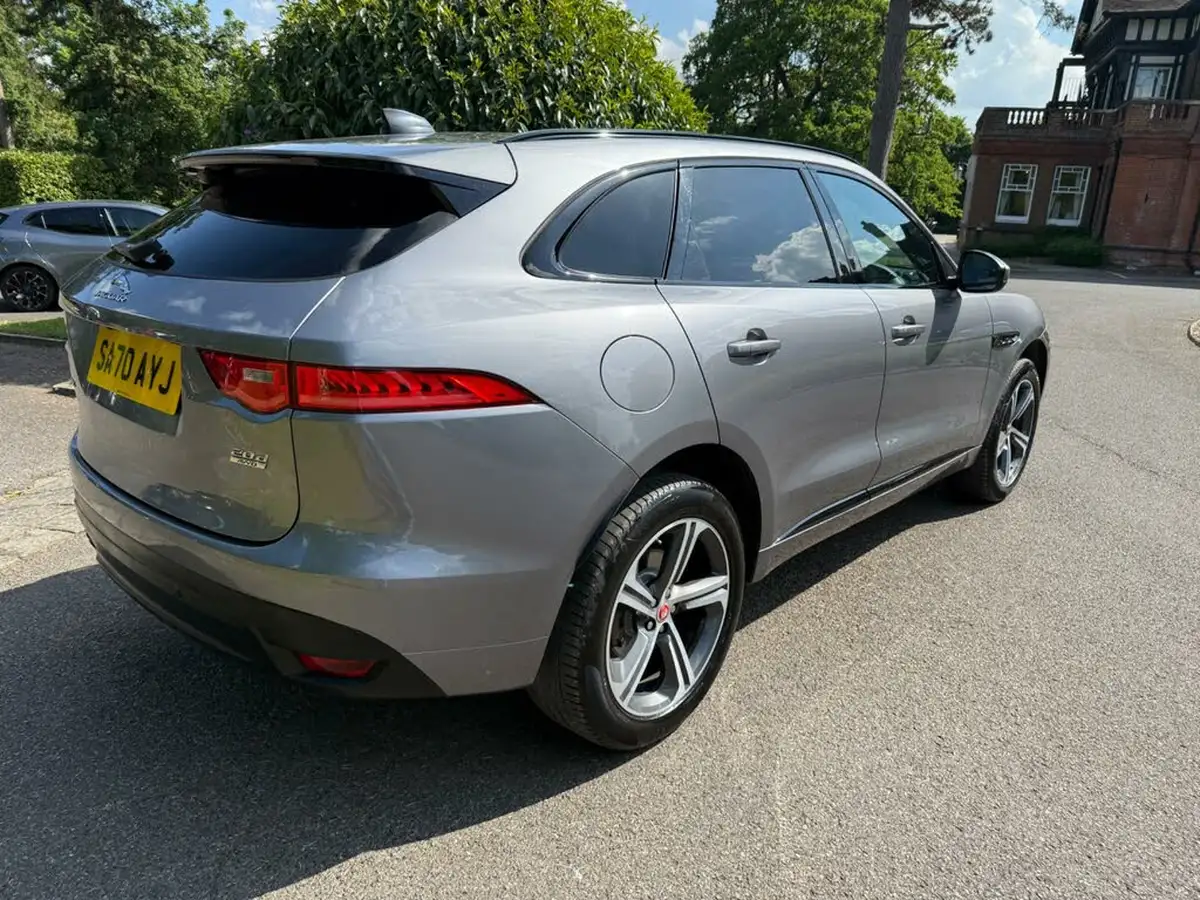 2020-jaguar-f-pace-20-i4d-chequered-flag-180ps-big-11