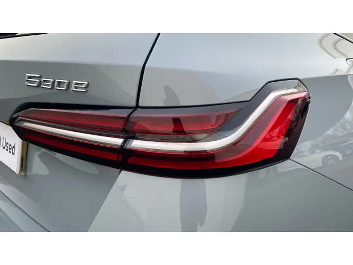2025-bmw-5-series-20-530e-m-sport-touring-5d-big-21