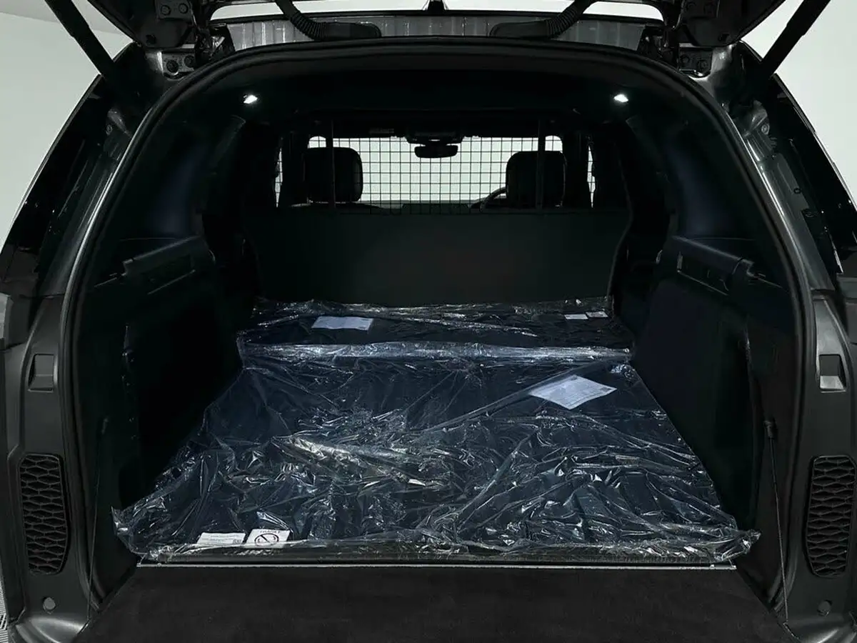 2025-land-rover-discovery-30-d350-commercial-se-big-35