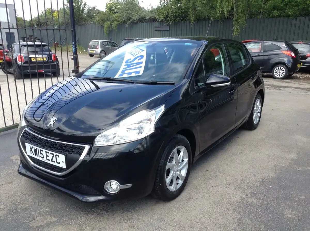 2015-peugeot-208-12-puretech-active-5d-big-2