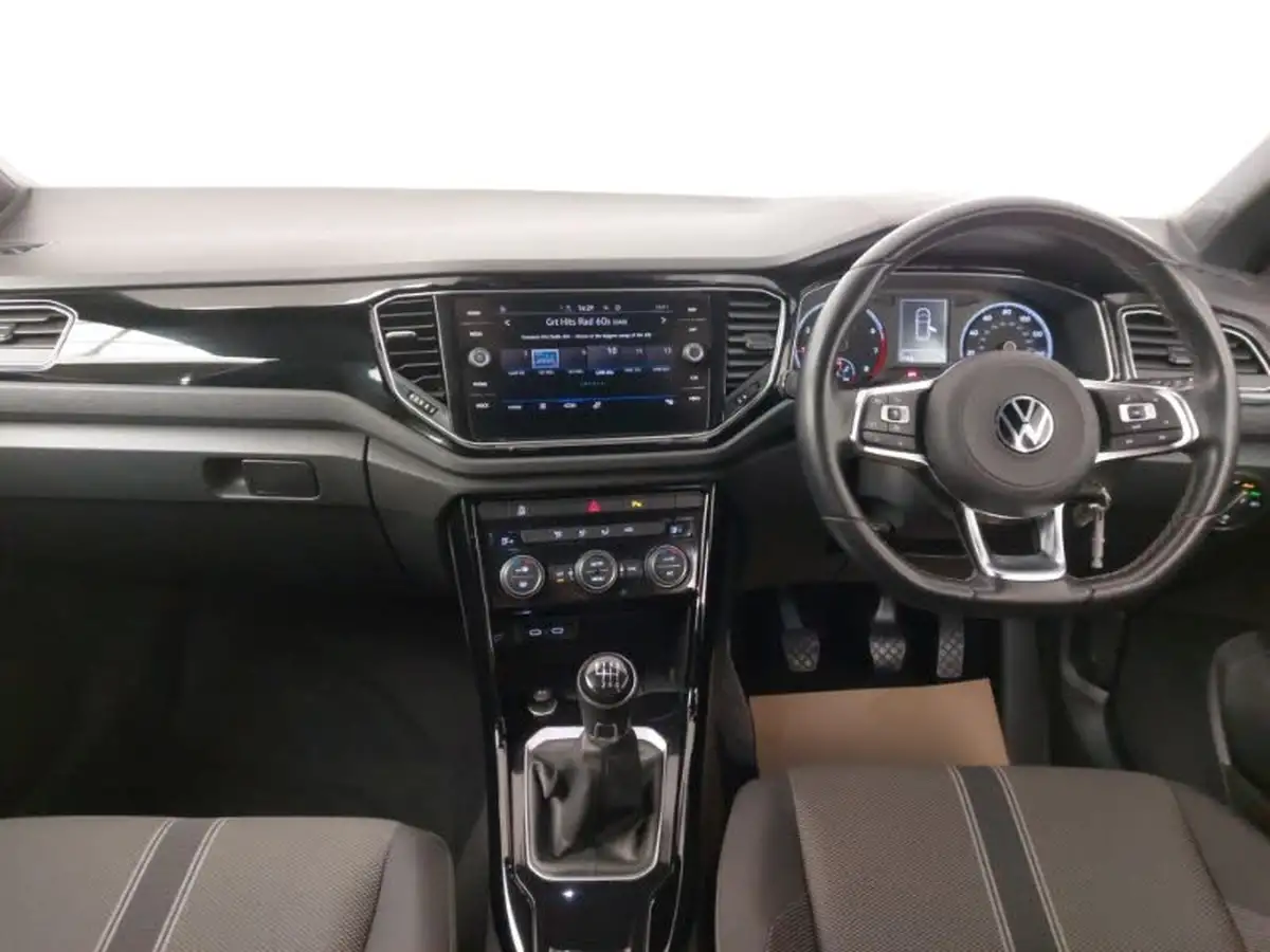 2021-volkswagen-t-roc-10-tsi-black-edition-110ps-big-2