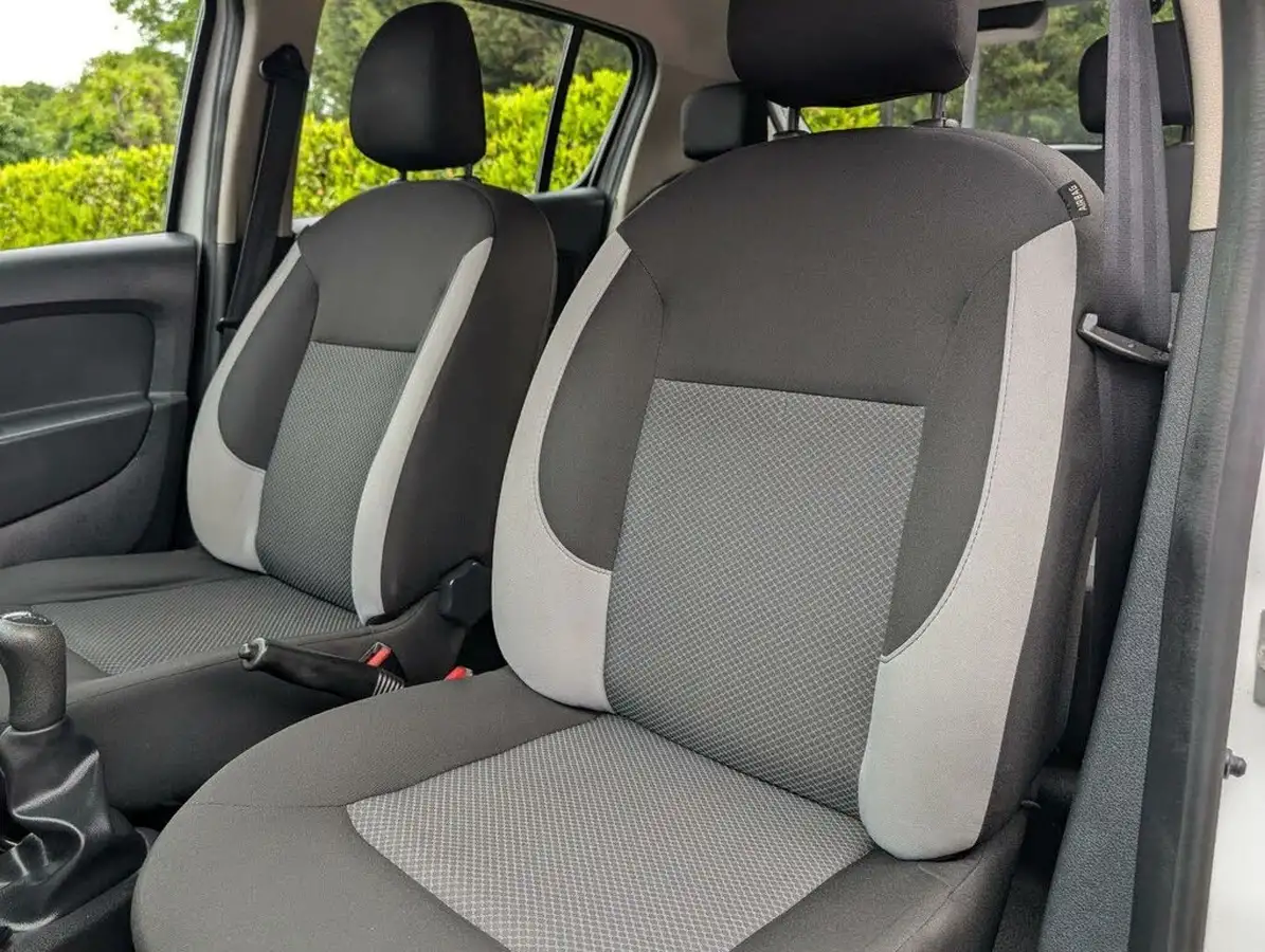 2014-dacia-sandero-12-ambiance-big-33