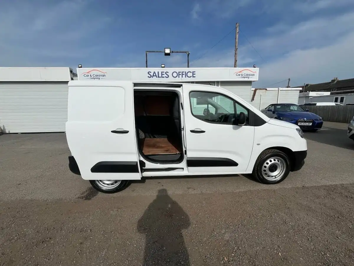 2022-toyota-proace-city-15d-active-big-6
