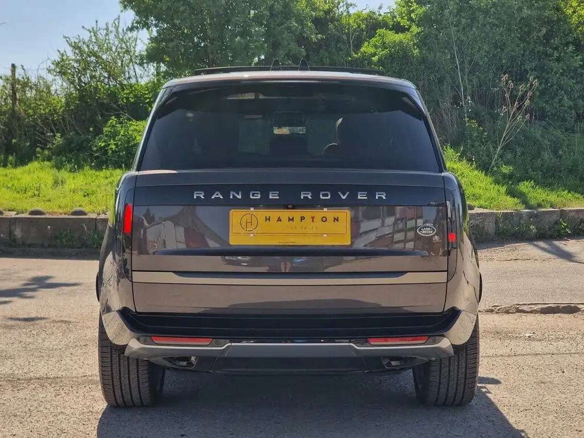 2023-land-rover-range-rover-30-p400-hse-big-4