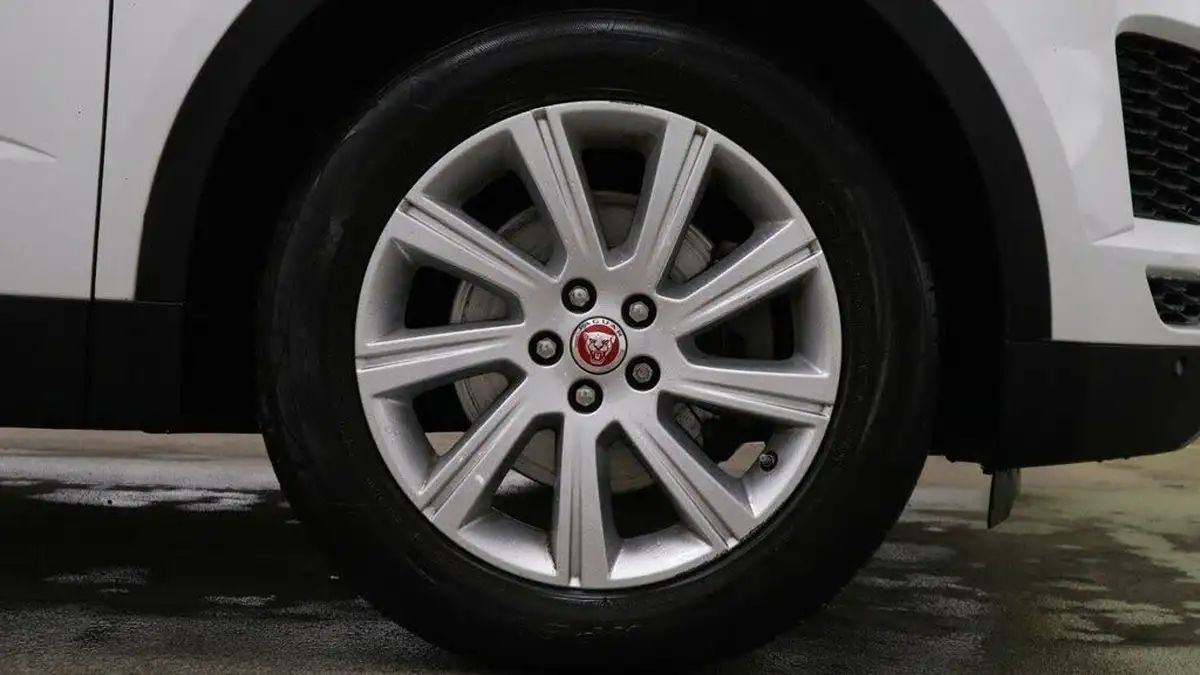 2019-jaguar-e-pace-20-i4d-s-big-12
