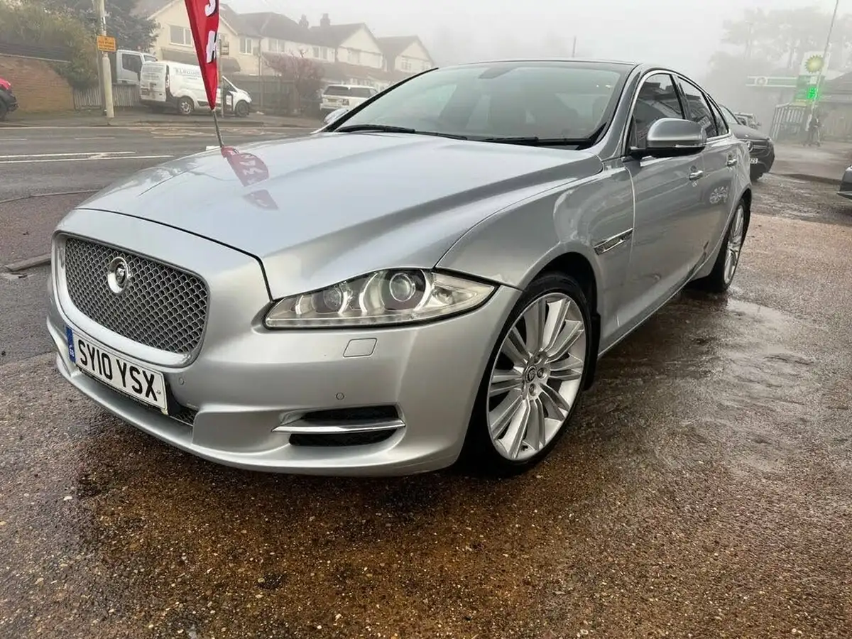 2010-jaguar-xj-series-30td-xj-portfolio-lwb-big-2