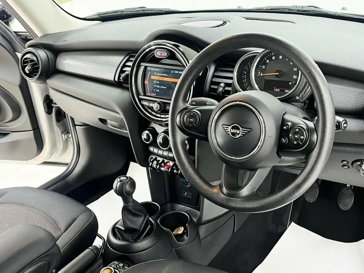 2020-mini-cooper-15-cooper-classic-nav-hatchback-3d-big-24