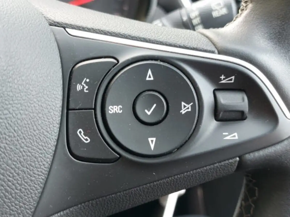 2021-vauxhall-crossland-12-elite-130ps-big-11