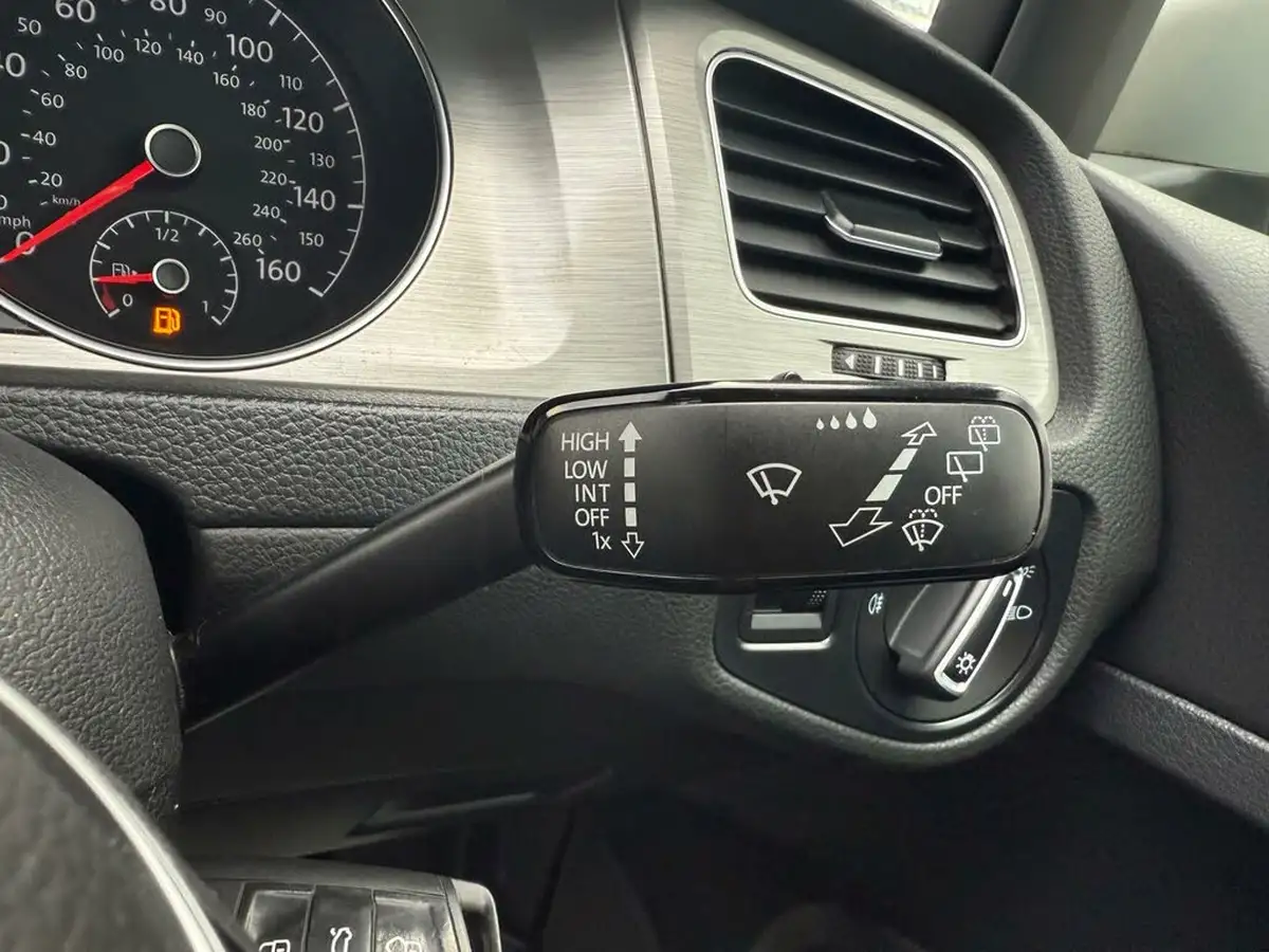 2015-volkswagen-golf-16tdi-match-105ps-bmt-ss-5d-big-42