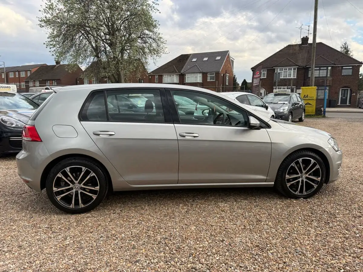 2015-volkswagen-golf-16tdi-match-105ps-bmt-ss-5d-big-18