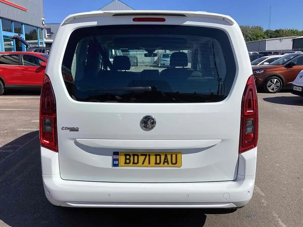 2021-vauxhall-combo-life-12i-edition-big-10