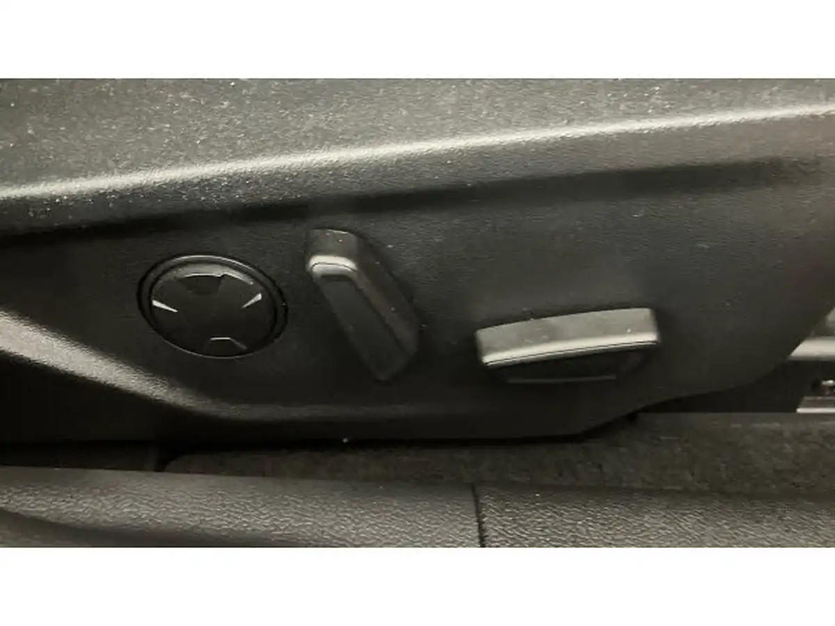 2023-ford-focus-23t-st-hatchback-big-25