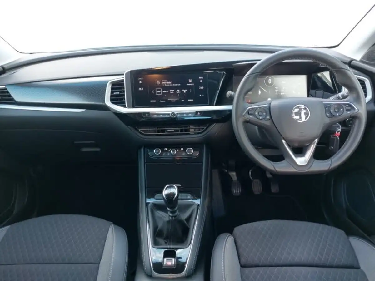 2022-vauxhall-grandland-12-gs-line-big-2