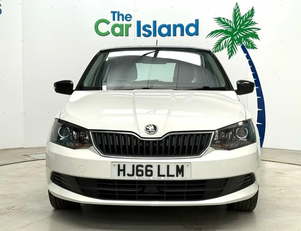 2016-skoda-fabia-12-tsi-colour-edition-big-1