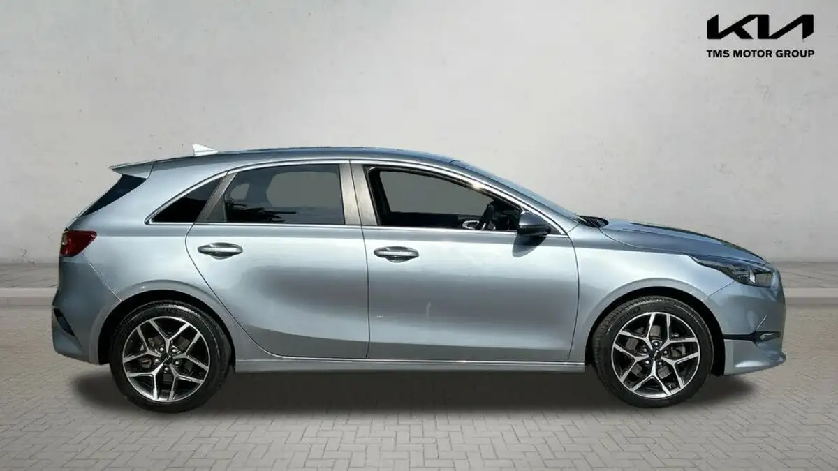 2022-kia-ceed-15-t-gdi-3-hatchback-big-3