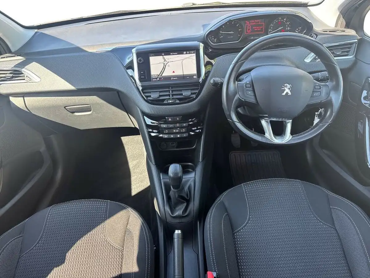 2018-peugeot-208-12-puretech-tech-edition-82bhp-big-7