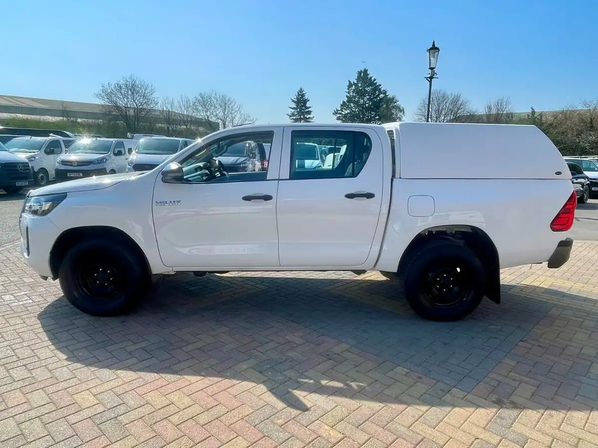 2021-toyota-hi-lux-24d-4d-active-150hpeu6dt-e-double-pick-up-big-8