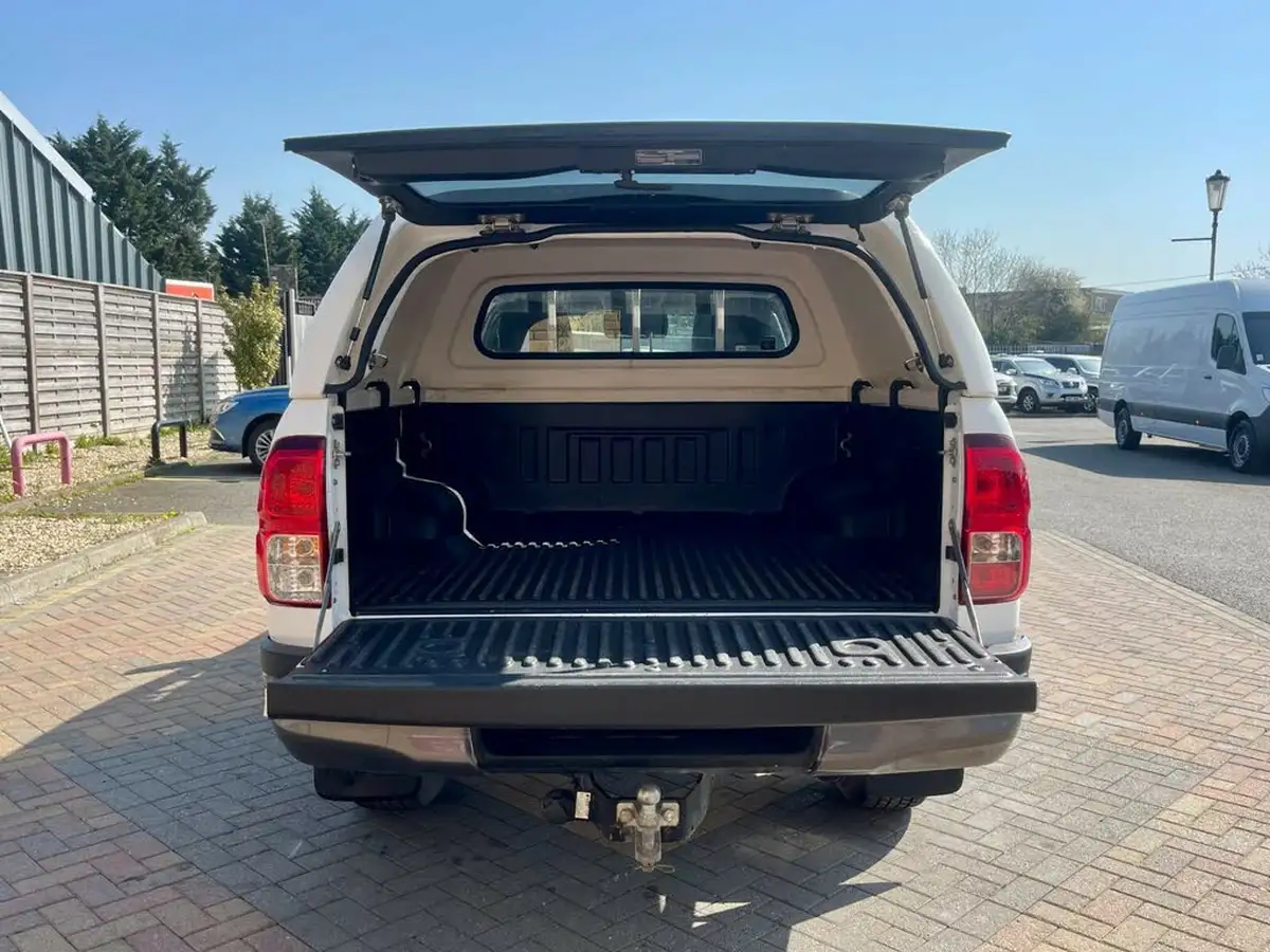 2021-toyota-hi-lux-24d-4d-active-150hpeu6dt-e-double-pick-up-big-56