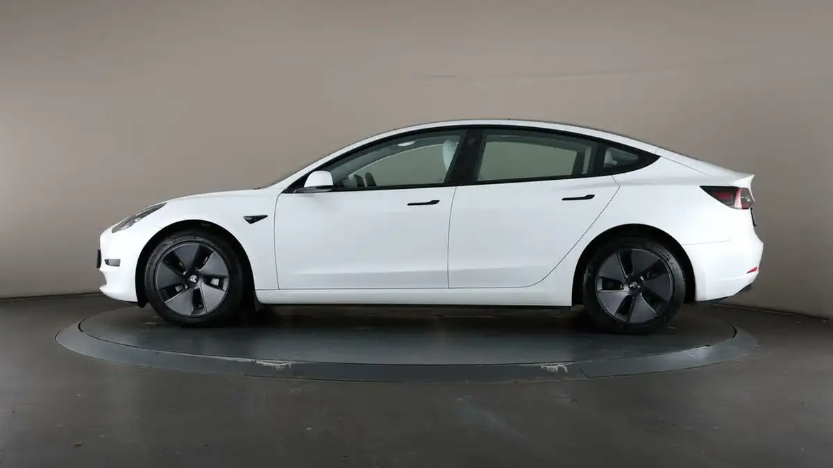 2021-tesla-model-3-e-standard-plus-big-35