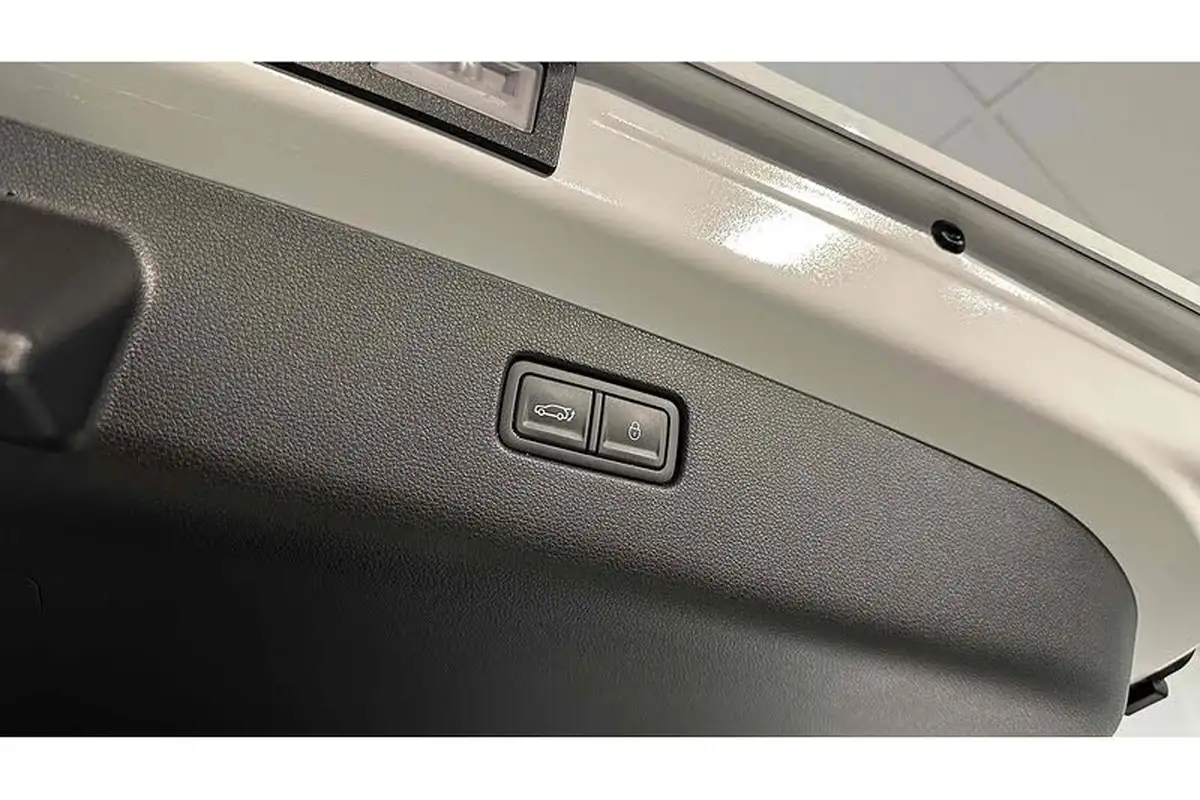 2023-genesis-gv70-e-sport-line-big-56