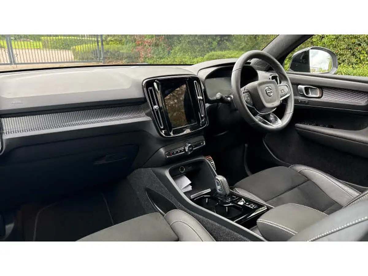 2022-volvo-xc40-15-t5-r-design-pro-big-3