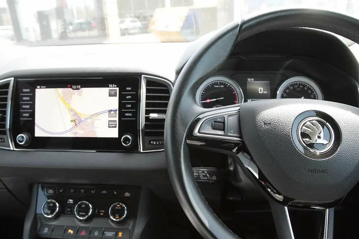 2018-skoda-karoq-15-tsi-se-l-ss-big-17