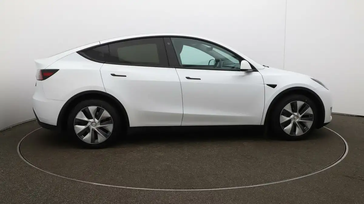 2022-tesla-model-y-e-rwd-big-48