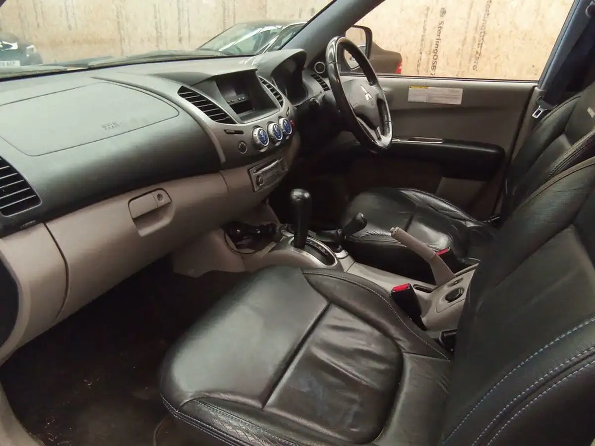 2010-mitsubishi-l200-25td-warrior-double-pickup-auto-big-23