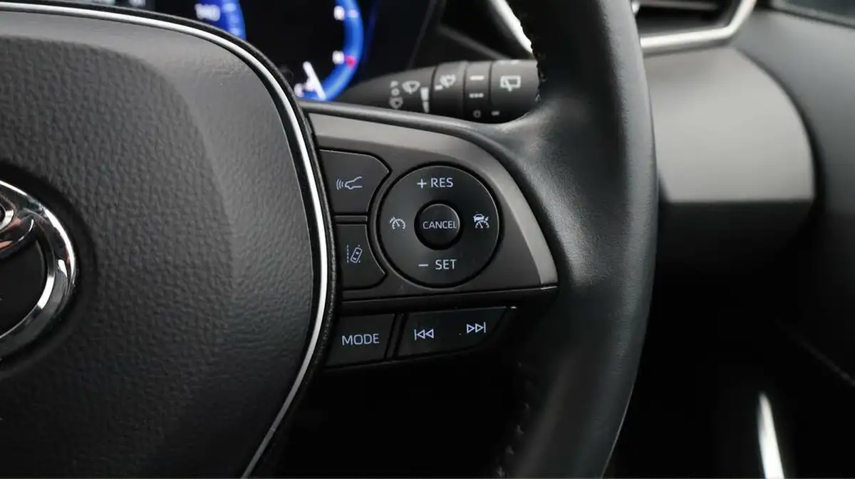 2021-toyota-corolla-18-vvt-i-icon-tech-spare-wheel-touring-sports-5d-big-24
