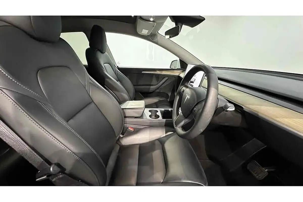 2023-tesla-model-y-e-rwd-big-28