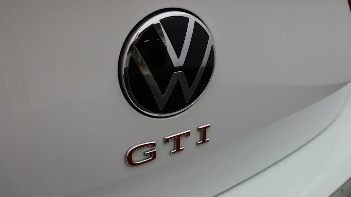 2023-volkswagen-polo-big-20