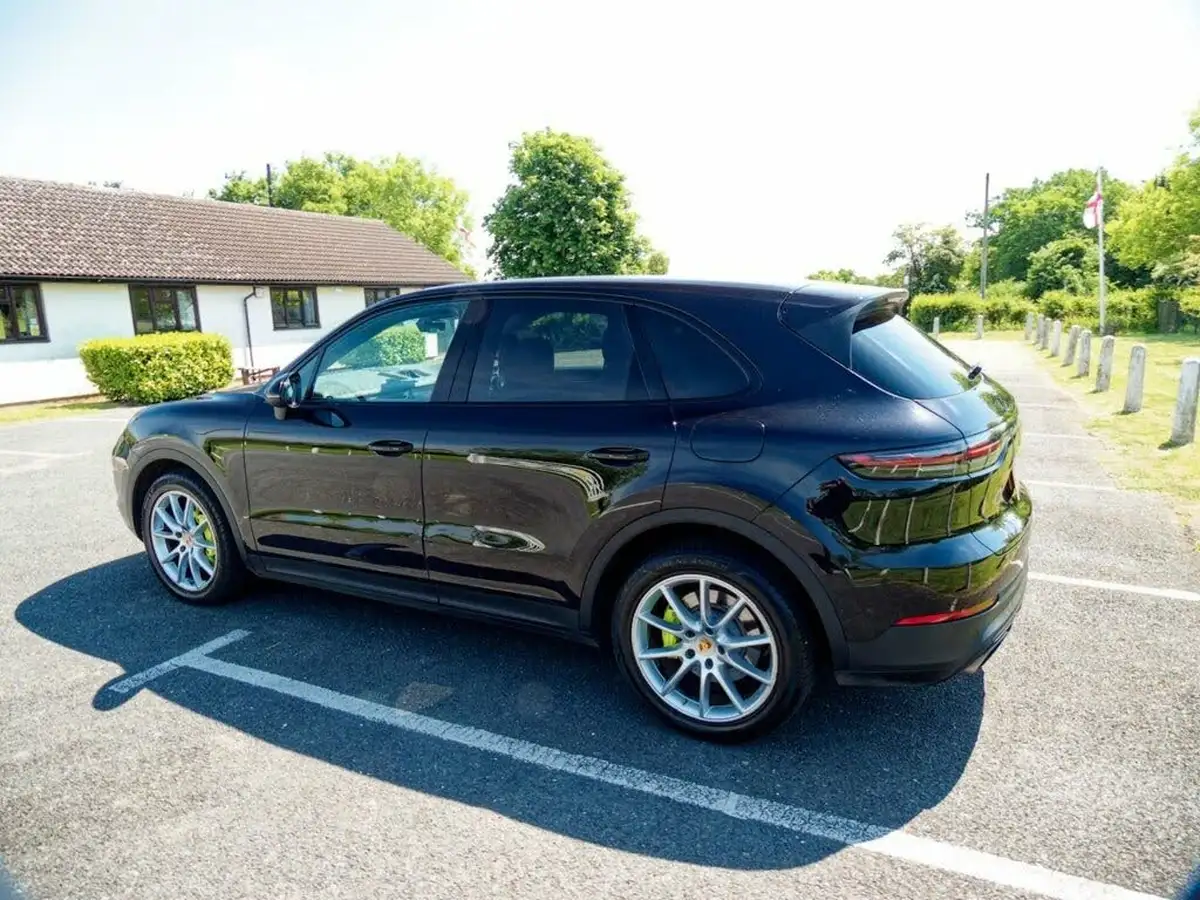 2018-porsche-cayenne-30-v6-e-hybrid-big-18