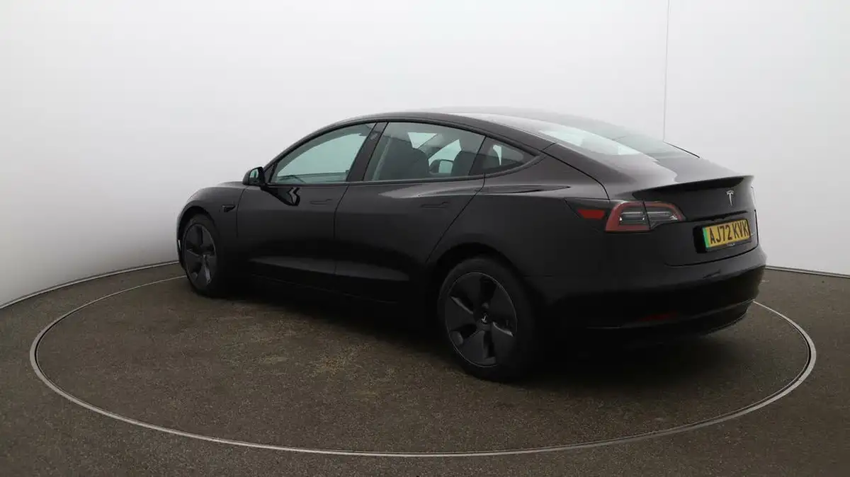 2022-tesla-model-3-e-long-range-big-62