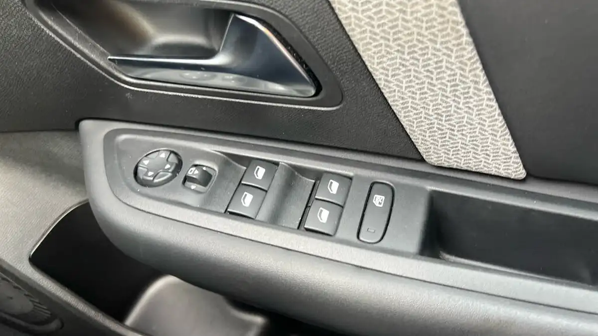 2022-citroen-c4-12-puretech-shine-plus-130ps-big-21
