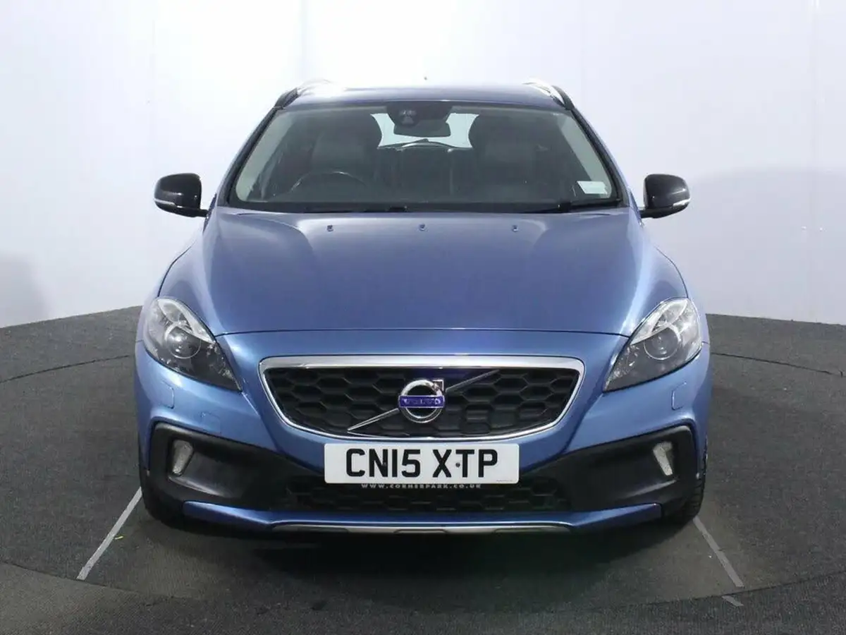 2015-volvo-v40-16td-d2-cross-country-lux-powershift-big-1