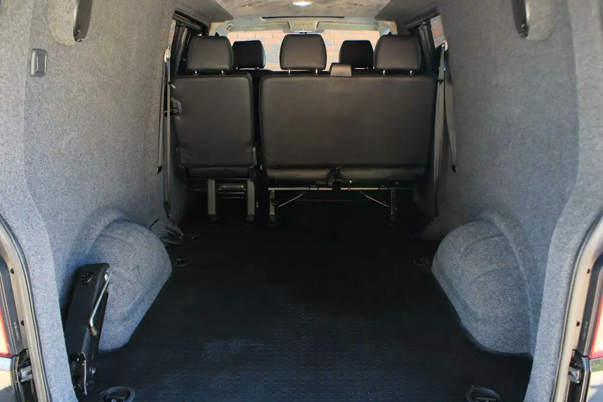 2019-volkswagen-transporter-big-11