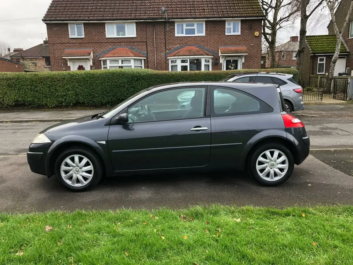 2009-renault-megane-16-dynamique-vvt-111bhp-hatchback-3d-big-4