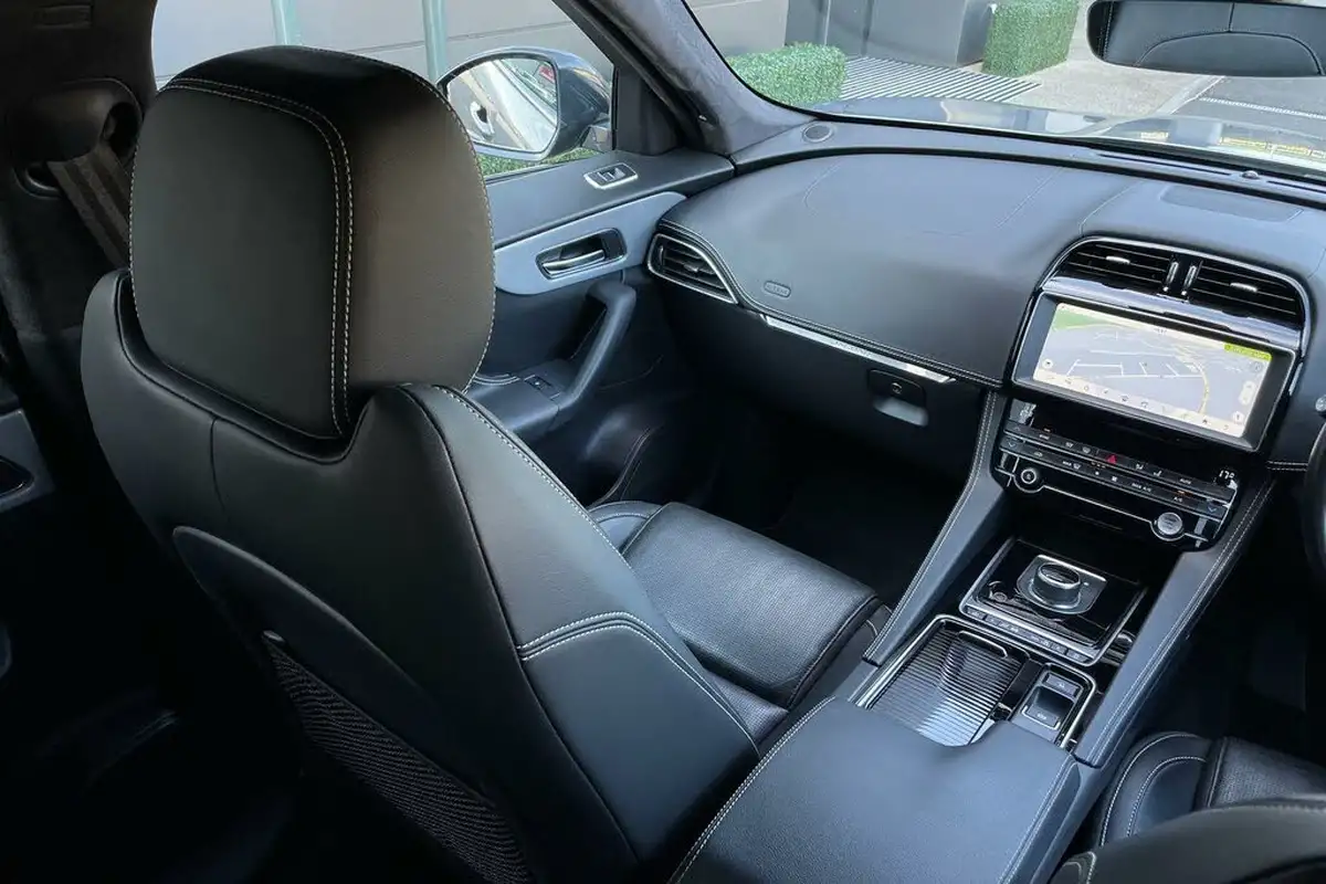 2019-jaguar-f-pace-20-i4d-r-sport-180ps-awd-auto-big-35
