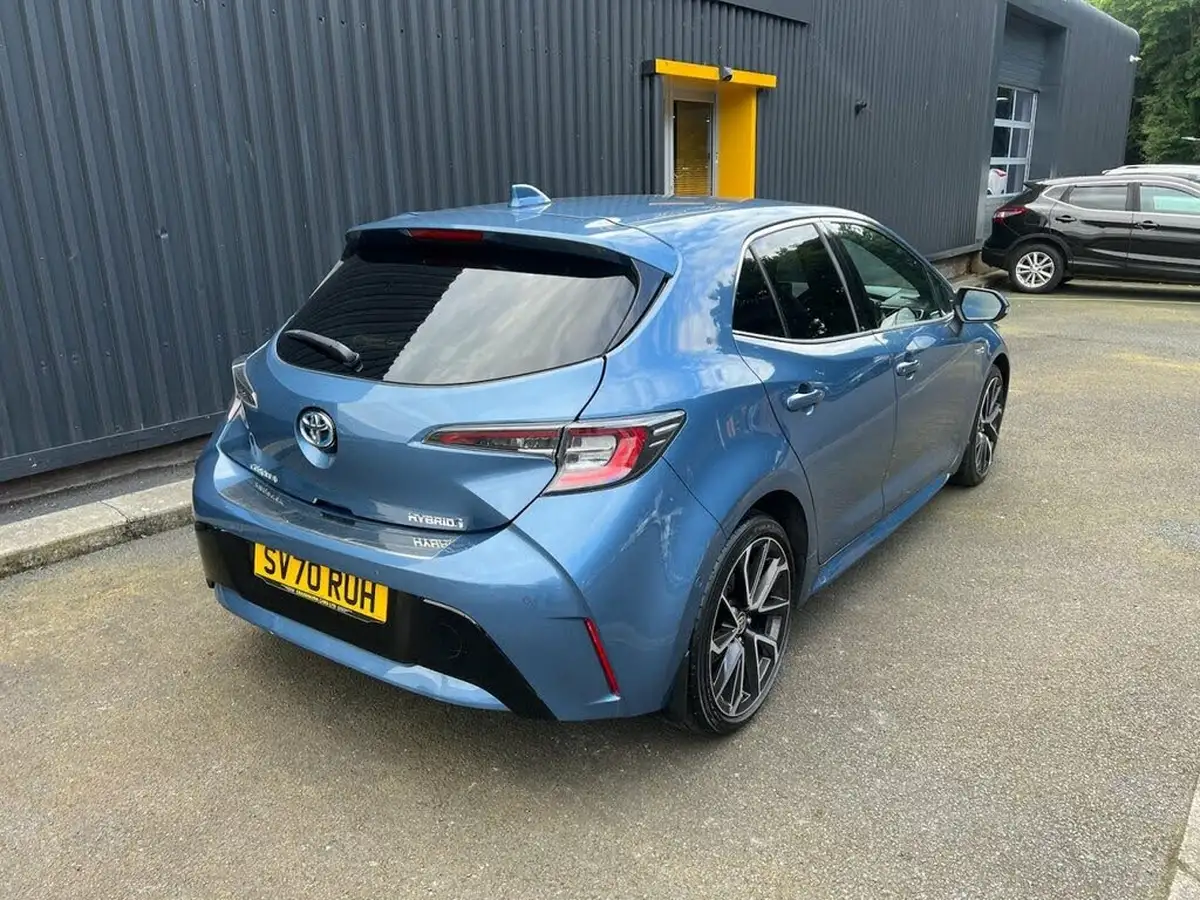 2020-toyota-corolla-18-vvt-i-excel-trk-hatchback-big-3