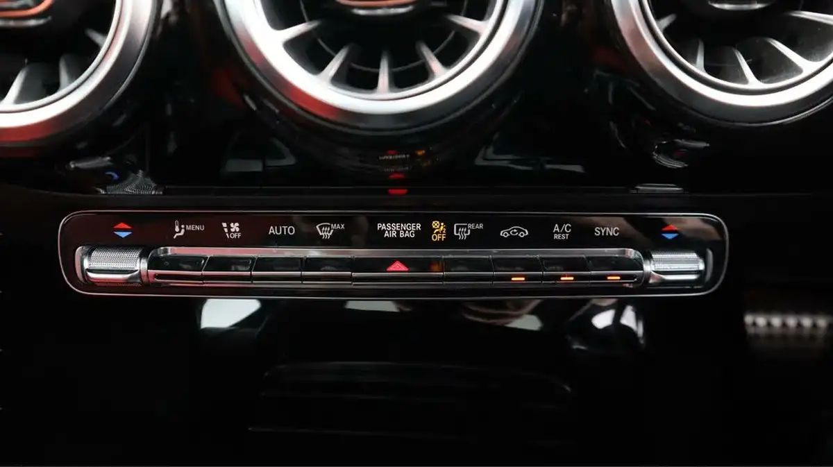 2020-mercedes-benz-cla-13-cla-180-amg-line-premium-plus-coupe-4d-big-12