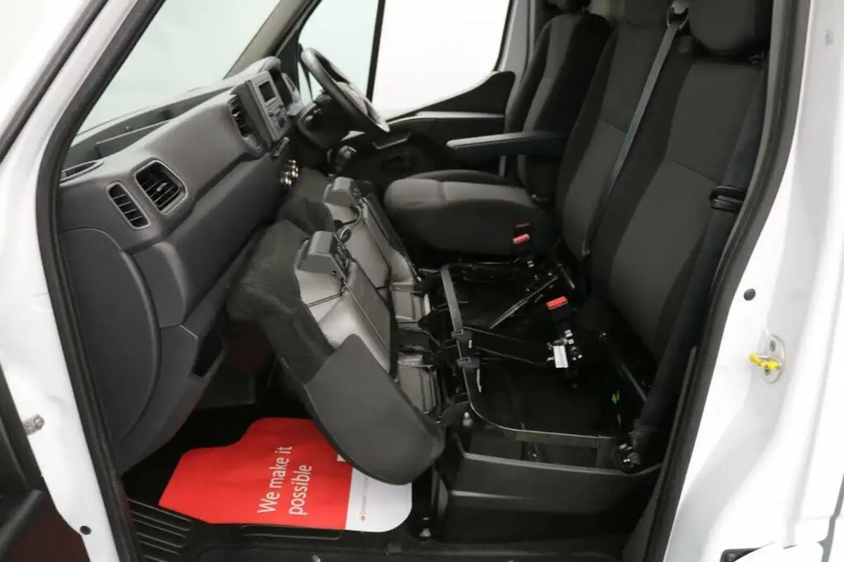 2022-renault-master-23dci-lm35-135-business-panel-big-21