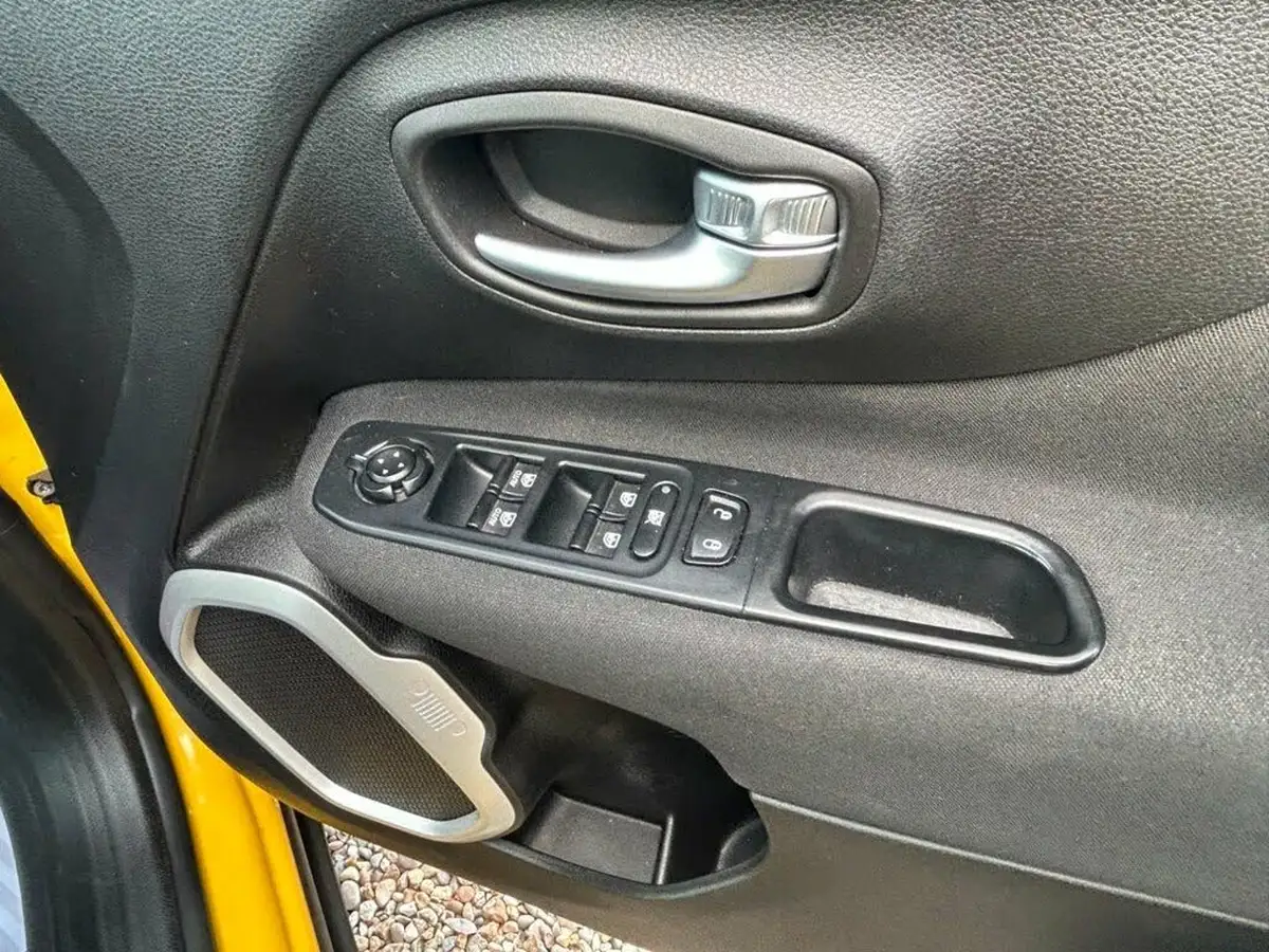 2015-jeep-renegade-14-multiair-ii-longitude-big-24