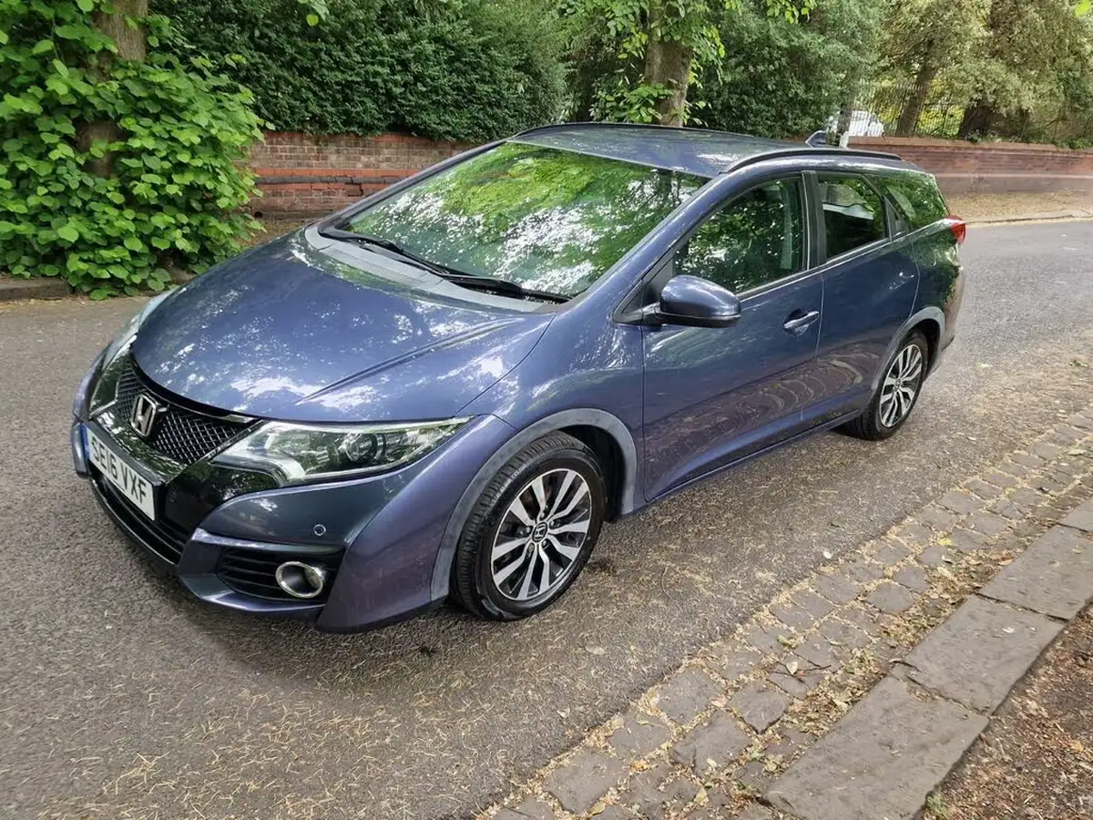 2016-honda-civic-16-i-dtec-se-plus-navi-tourer-big-5